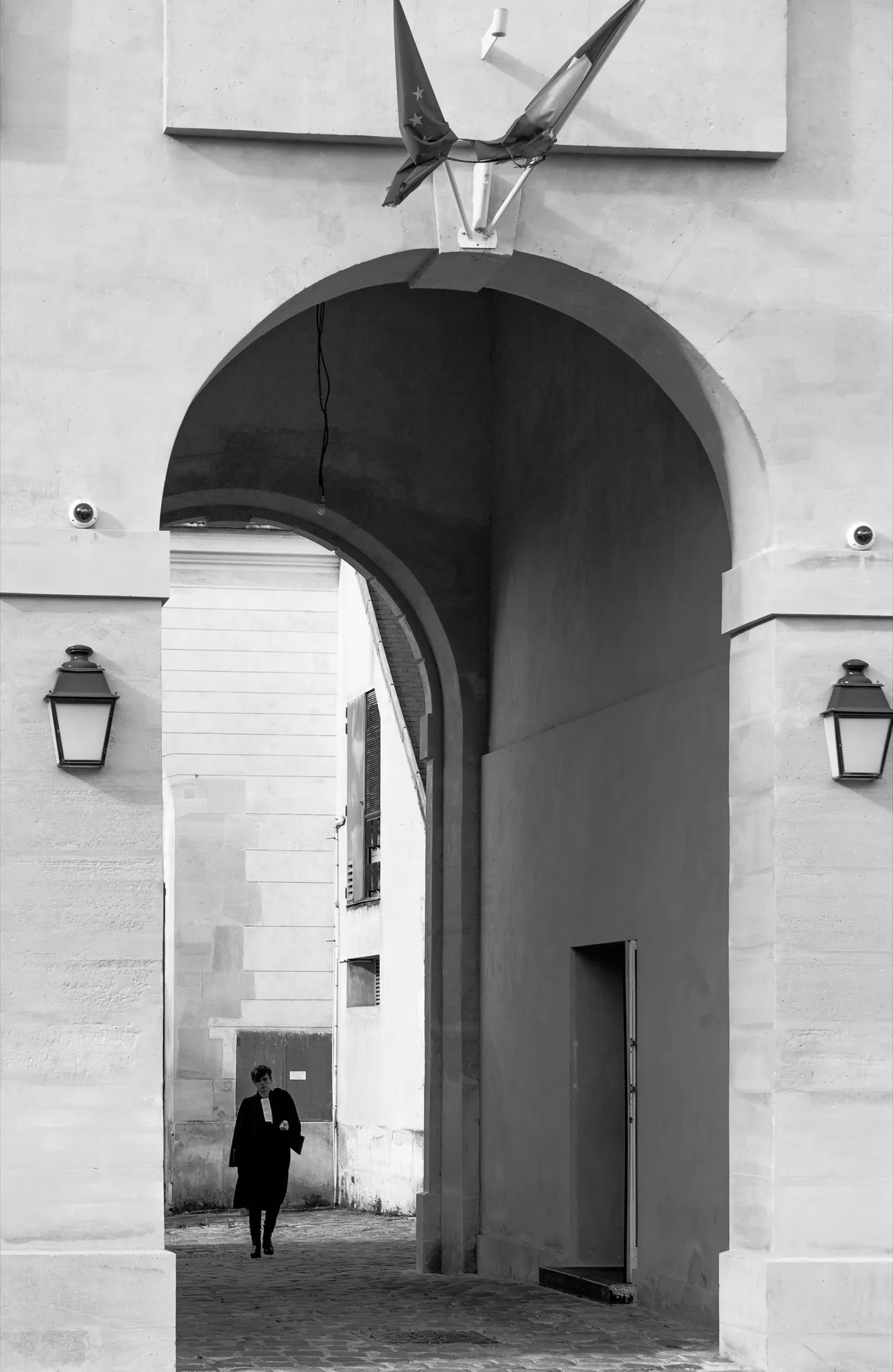 Passage voûté à Versailles, à proximité des enceintes judiciaires